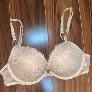 32D Victoria’s Secret padded push-up bra
